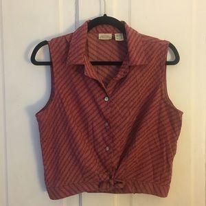 Adorable 90’s button down w waist tie St. John’s Bay tank top w/paisley print.